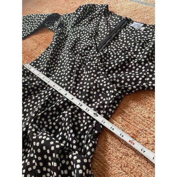 Princess Polly Black with White Floral Long Sleeve Mini Faux Wrap Dress Size 4 - Picture 7 of 9